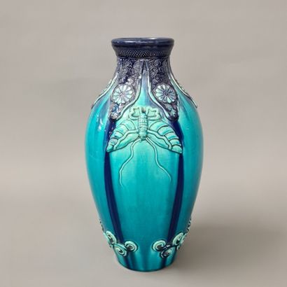 VASE Angleterre Epoque Edouard VII en faïence...