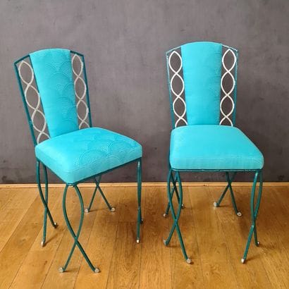 PAIRE DE CHAISES Circa 1950 à dossier plat...