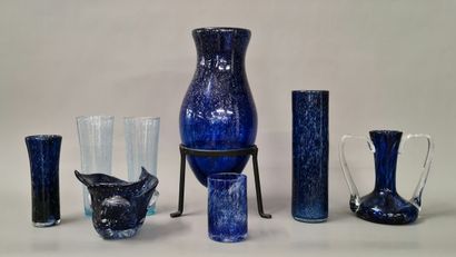 8 VASES de tailles et formes diverses Modernes...