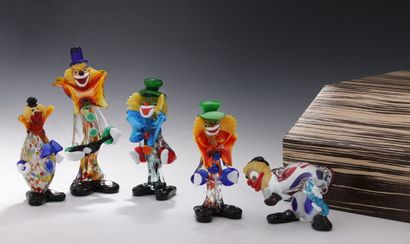 5 STATUTE OF CLOWNS of five sizes for use...