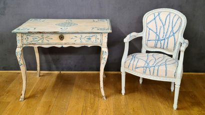LITTLE WRITING TABLE from the Louis XV period...