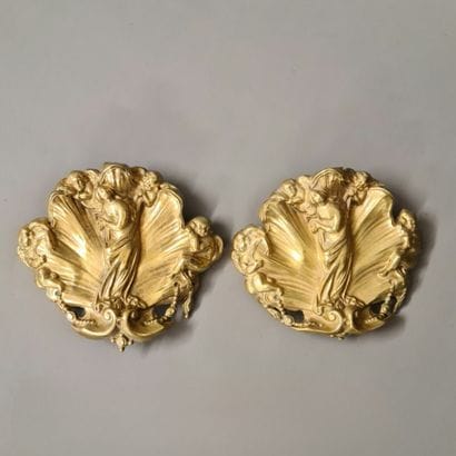 Pair of gilded brass EMBRASSES with a young...