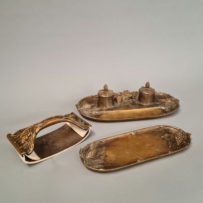 3 PIECES DESKTOP HOLDER Circa 1920 in bronze...