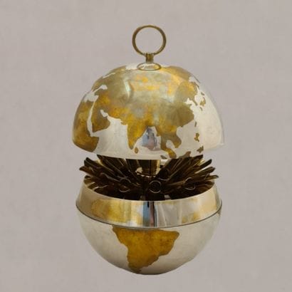 CIGARETTE BOX IN THE FORM OF A GLOBE Circa...