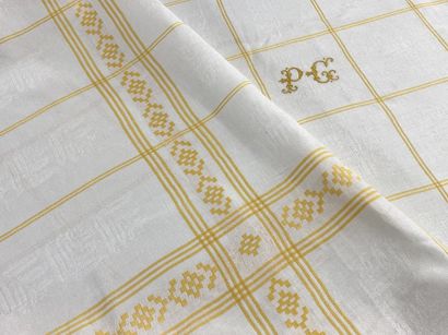 BEAUTIFUL RECTANGULAR NAPPE in white and...