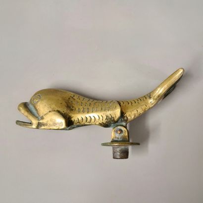FISH SHAPED HANDKERCHIEF Circa 1950 in bronze...