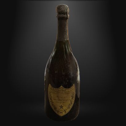 1 Bottle of DOM PERIGNON Moët Chandon, vintage...