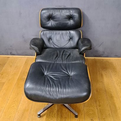 After Charles and Ray Eames

LOUNGE CHAIR...