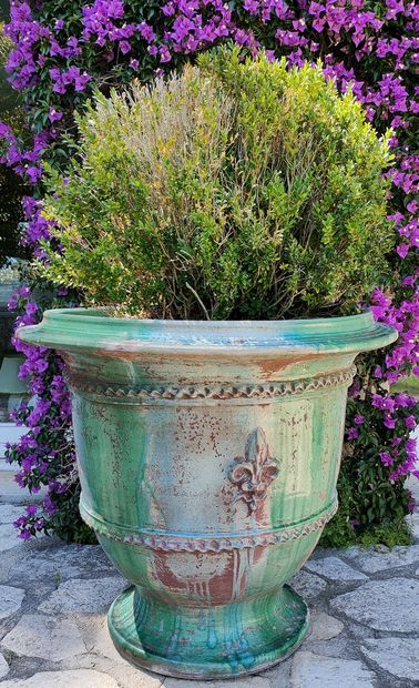 SAINT JEAN DE FOS - SUITE DE 4 VASES DE JARDIN...