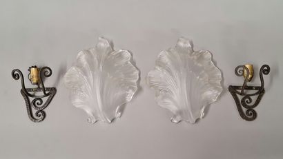 PAIR OF COQUILLES SCREENS Circa 1950 with...