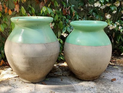 2 VASES DE JARDIN de deux tailles de Style...