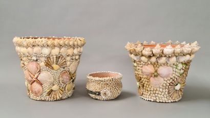 2 Modern truncated cone-shaped pots in terracotta...