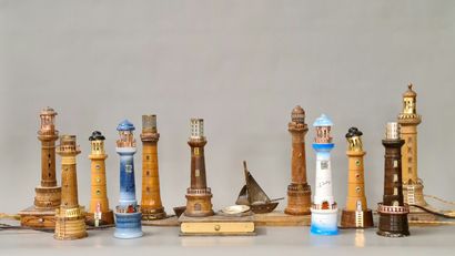 22 LIGHTS IN THE FORM OF LIGHTS Circa 1950/60...