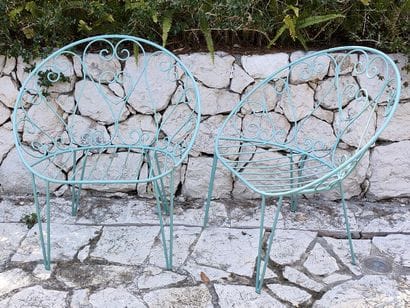 PAIRE DE LARGES FAUTEUILS DE JARDIN Circa...