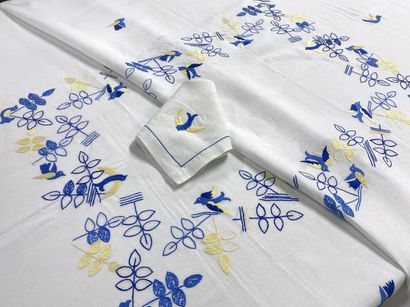 NAPPE RECTANGULAIRE ET SES 12 SERVIETTES...
