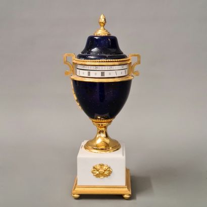 HOUR LAVIGNE - Modern Louis XVI style clock...