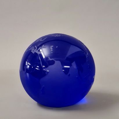 Modern MAPPEMONDE SCULPTURE in blue crystal...
