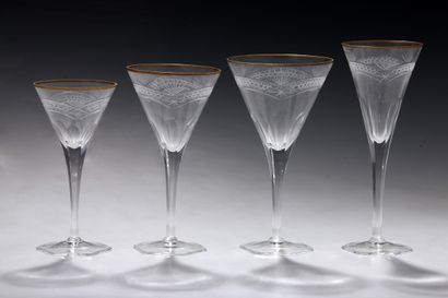 70 PIECES GLASS SERIES with conical drinker...