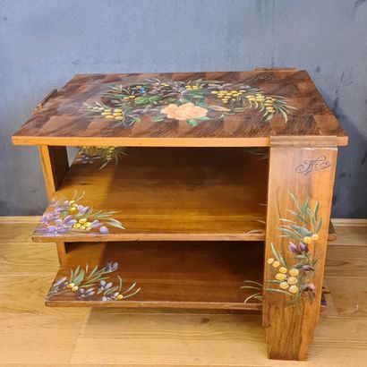 Art Deco period walnut veneer end table with...