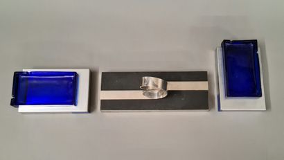 PAIR OF ASHTRAYS Circa 1980 in brushed aluminum...
