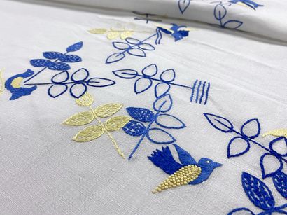 NAPPE RECTANGULAIRE ET SES 12 SERVIETTES...