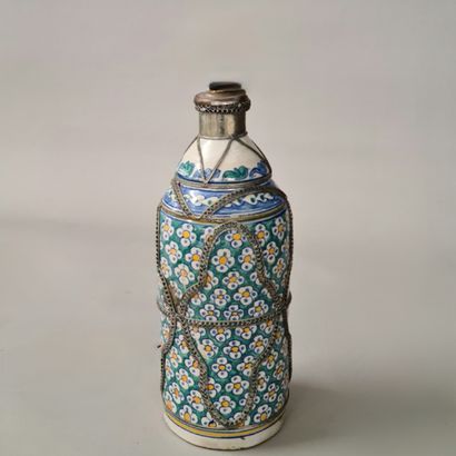 PAIRE DE POTS COUVERTS, VASE BOUTEILLE MONTE...