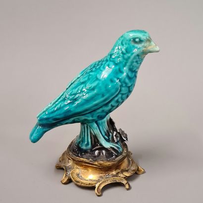 STATUETTE D'OISEAU Circa 1900 en faïence...