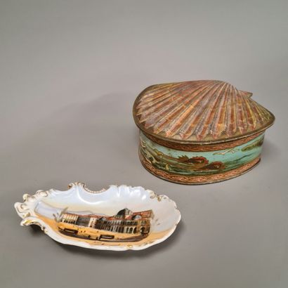 BOX OF SHAPED FORM Circa 1900 in lithographed...