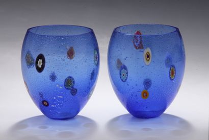 PAIRE DE PHOTOPHORES OVOIDES en verre bleu...