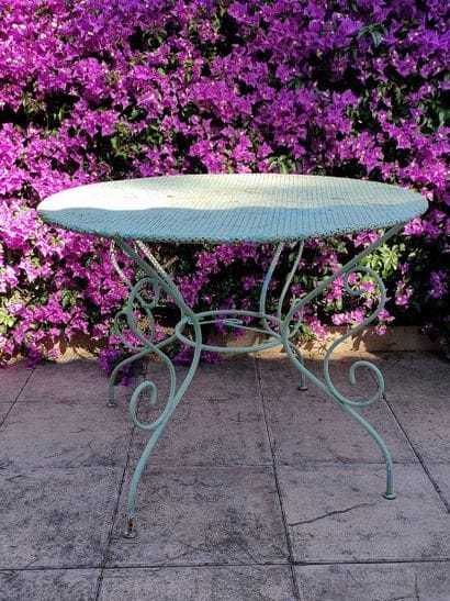 TABLE DE JARDIN RONDE Circa 1950 en fer forgé...