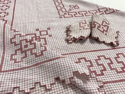 AMUSANTE NAPPE ET SES 10 SERVIETTES à bords...