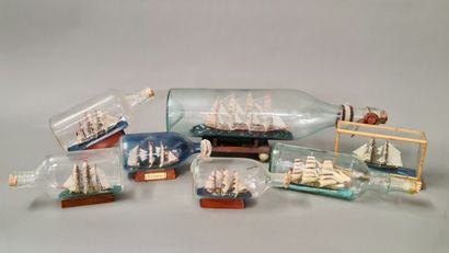 6 MAQUETTES OF BOATS UNDER SAIL IN BOTTLES...
