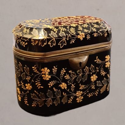 COFFRET England Victorian period in enamelled...