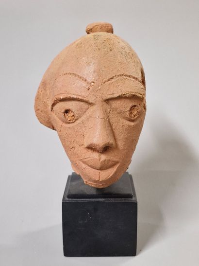 NIGERIA, Nok culture

Small terracotta head,...