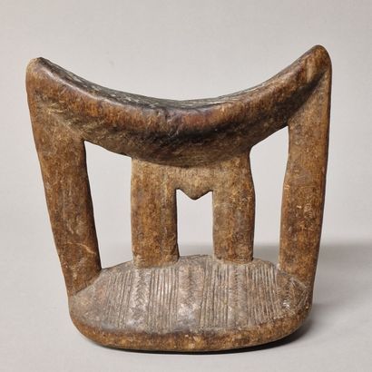 ETHIOPIA, Hadiya - A wooden NECK SUPPORT

H....