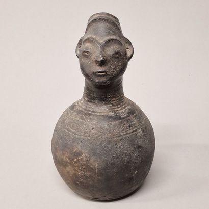 DEMOCRATIC REPUBLIC OF CONGO, MAMBETU - WINE...