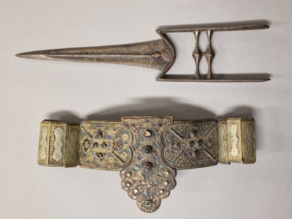 YEMEN (?) - A finely decorated bronze BELT...