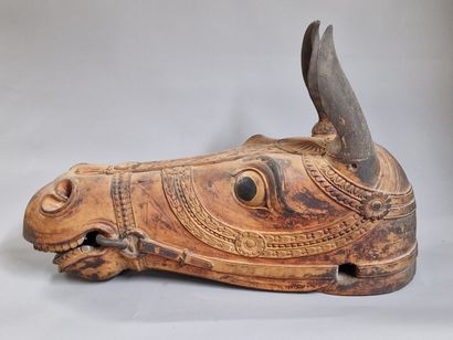 INDIA - TWO HORSE HEADS with ornaments

Traces...