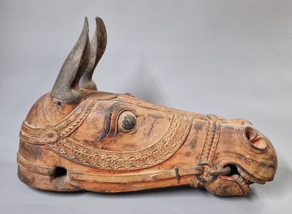 INDIA - TWO HORSE HEADS with ornaments

Traces...