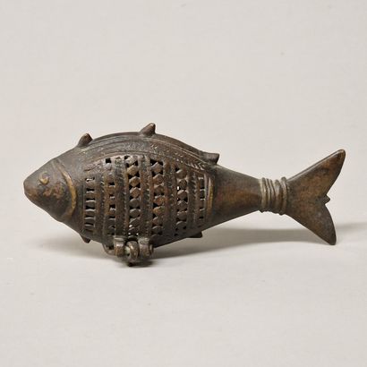 INDIA - SMALL bronze receptacle representing...