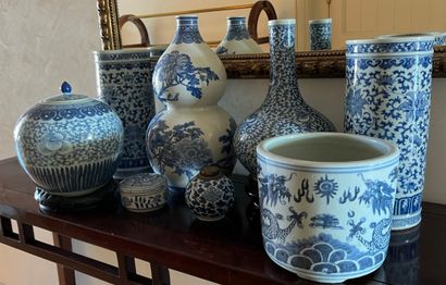 CHINA and JAPAN

EIGHT modern PORCELAIN with...