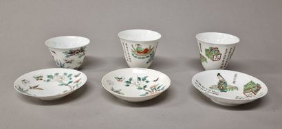 CHINE - XXème Siècle 


TROIS TASSES ET SOUCOUPES...