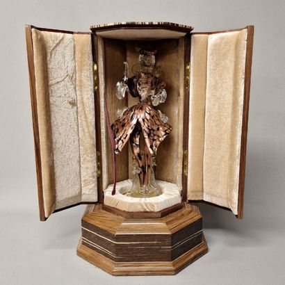 STATUETTE D'HOMME VENITIEN EN COSTUME XVIIIème...