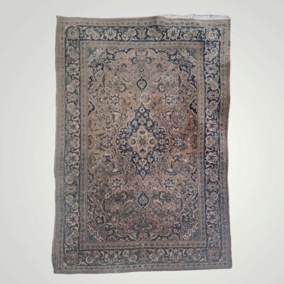 TROIS TAPIS noués main





- TAPIS GHOUM...