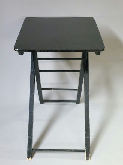 6 PETITES TABLES VOLANTES, pliantes dont...