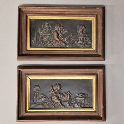 PAIRE DE BAS-RELIEFS de Style du XVIIIème...