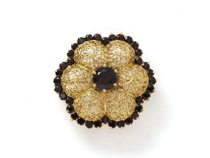 Openwork gold brooch 750 thousandths finely...