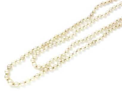 NECKLACE composed of 2 falls of pearls of...