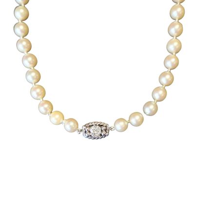 NECKLACE composed of a fall of pearls of...