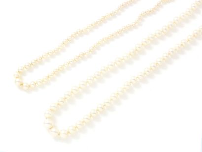 2 NECKLACES OF PEARLS, one of cultured pearls...